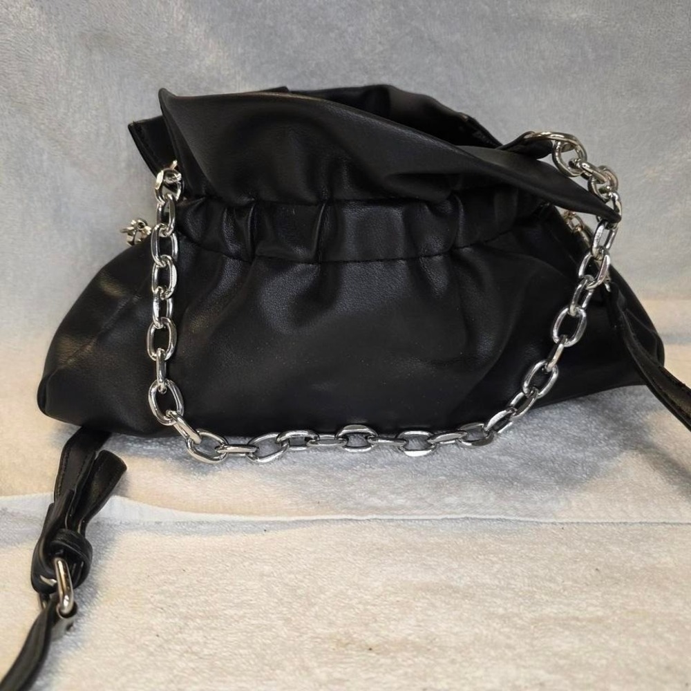 Black leather chain‎ strap bag #leather #chainstrap'